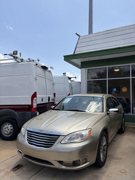 2011 CHRYSLER 200