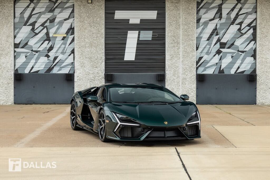 2025 LAMBORGHINI Revuelto