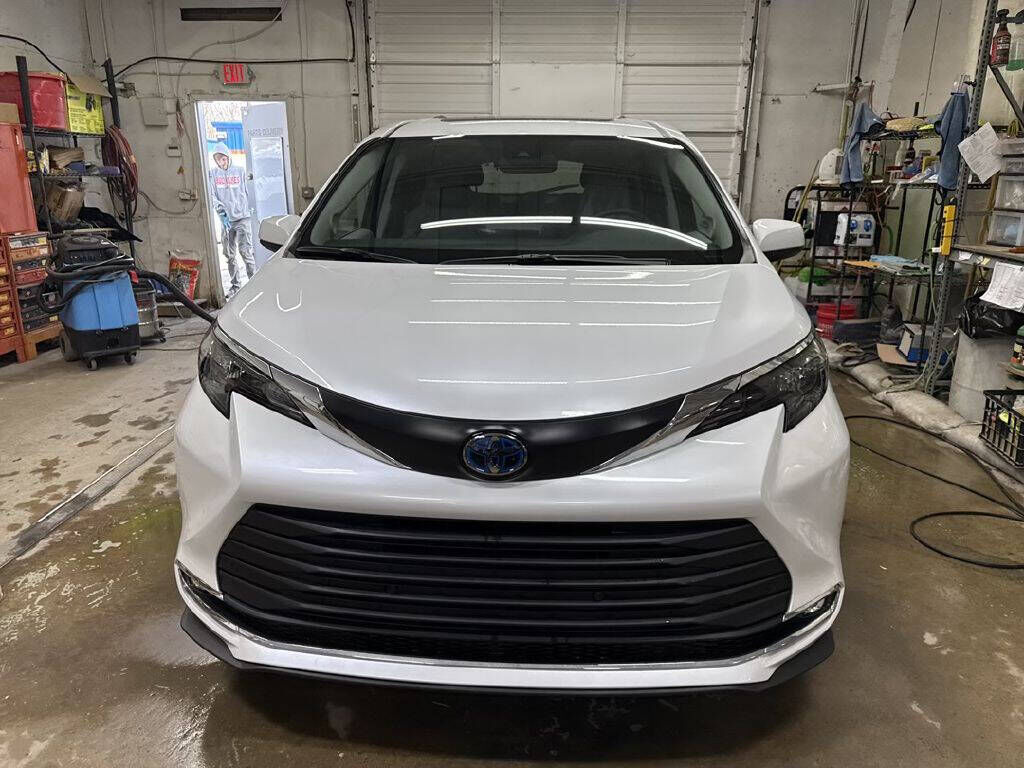 2024 TOYOTA Sienna