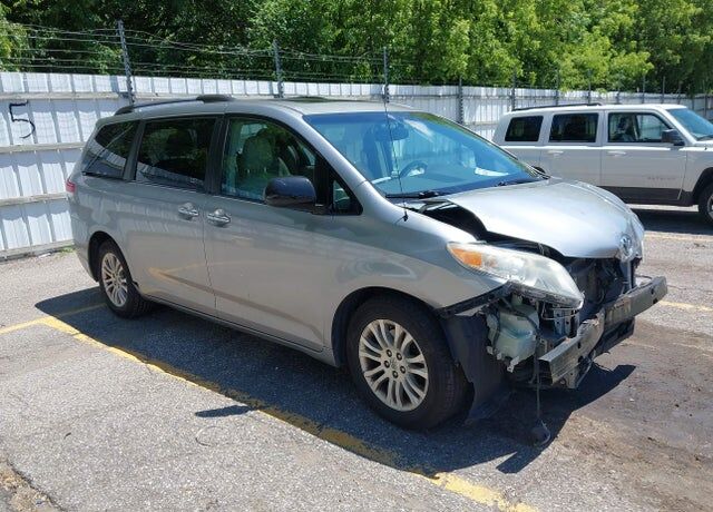 2013 TOYOTA Sienna