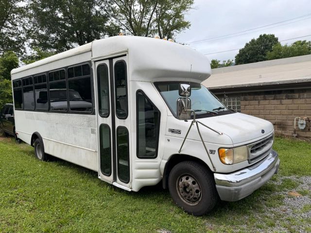 2001 FORD E-450