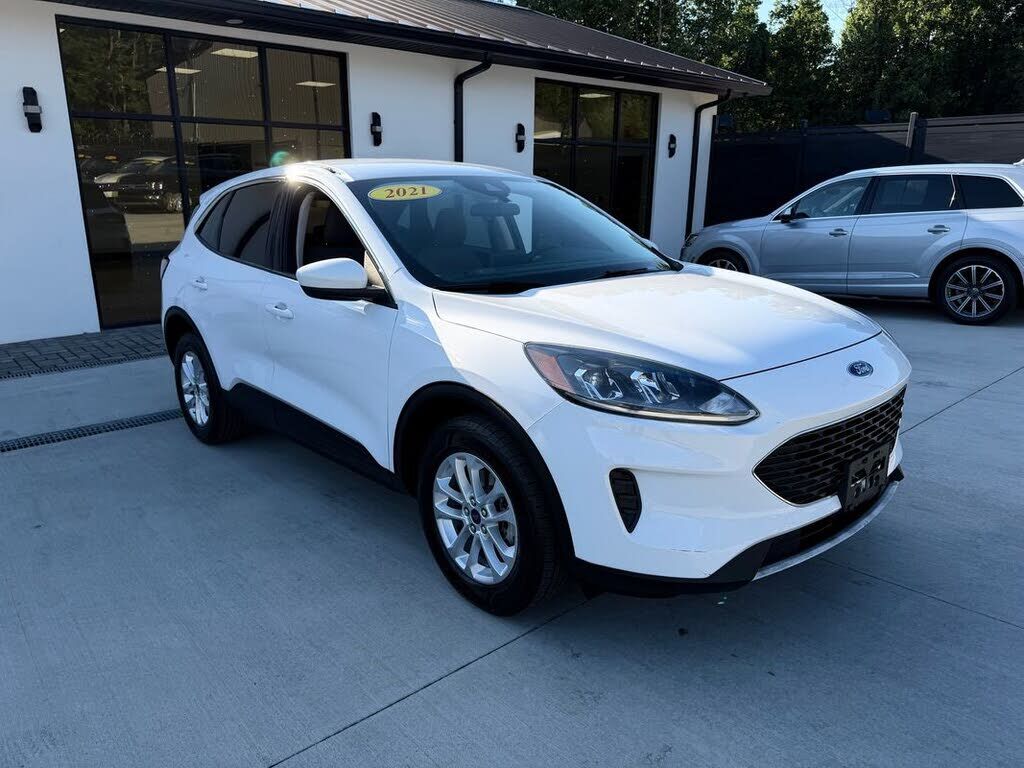 2021 FORD Escape