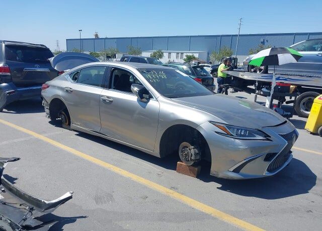 2019 LEXUS ES