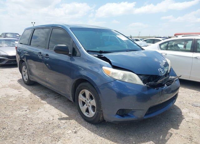 2015 TOYOTA Sienna