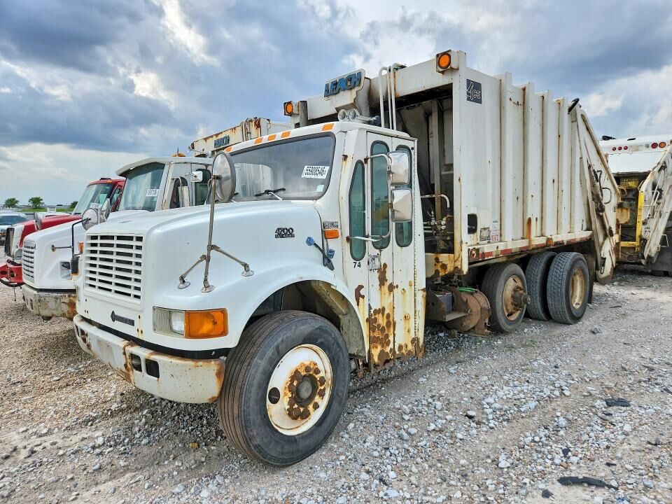 1998 INTERNATIONAL 4900