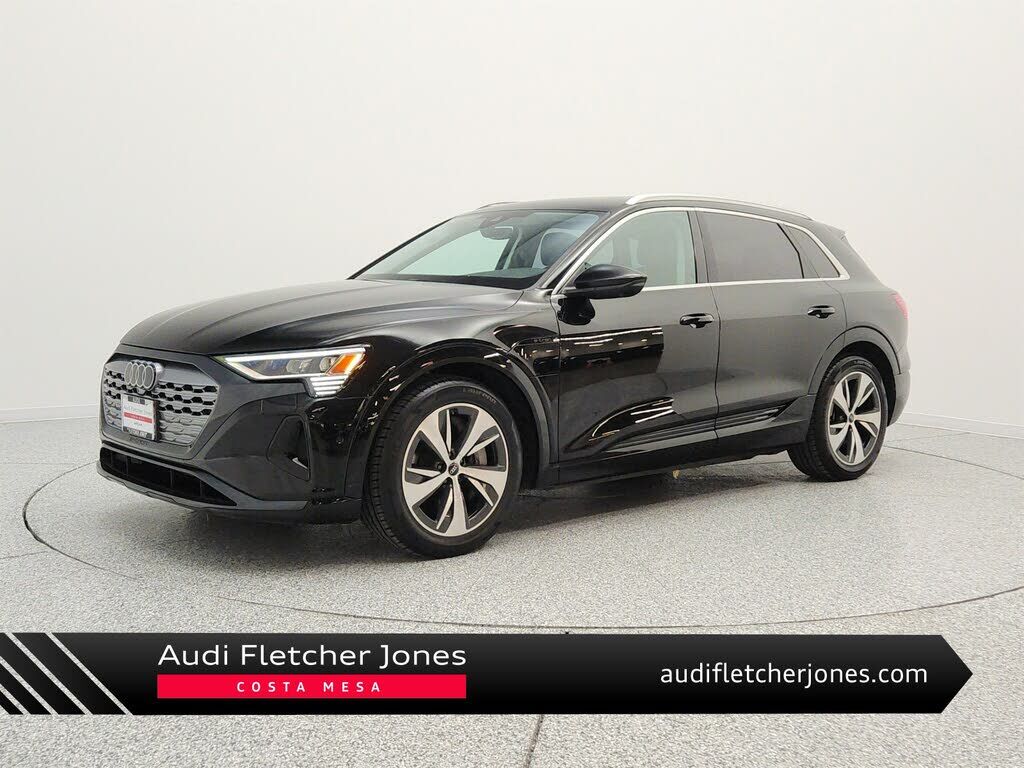 2024 AUDI Q8