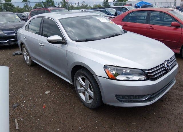2012 VOLKSWAGEN Passat