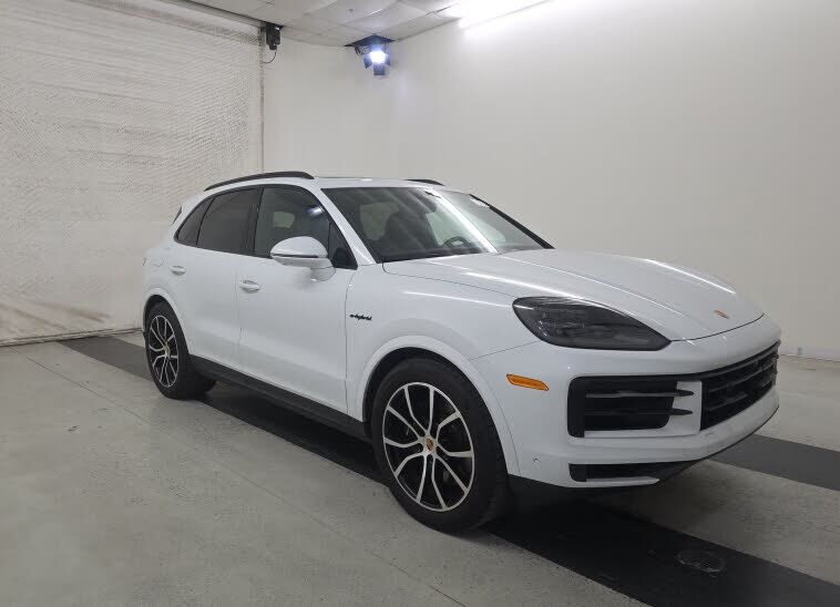 2025 PORSCHE Cayenne