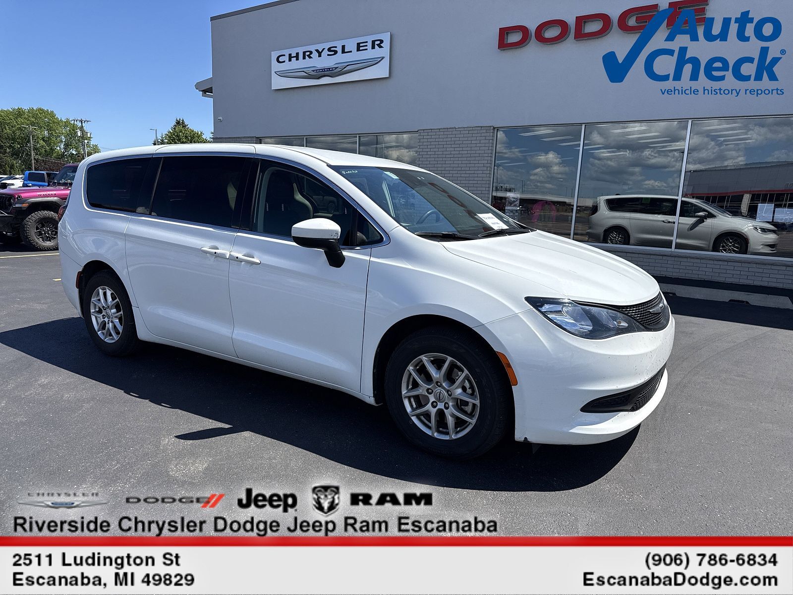 2023 CHRYSLER Voyager