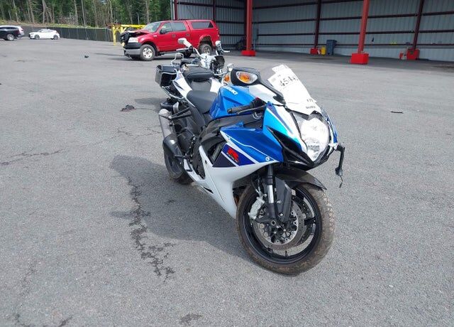 2025 SUZUKI GSX-R600