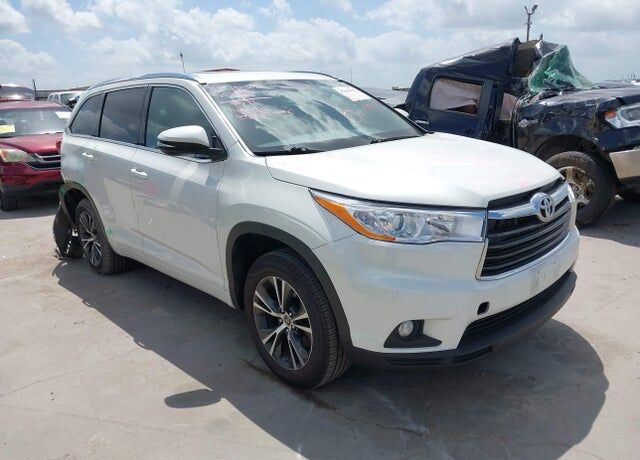 2016 TOYOTA Highlander
