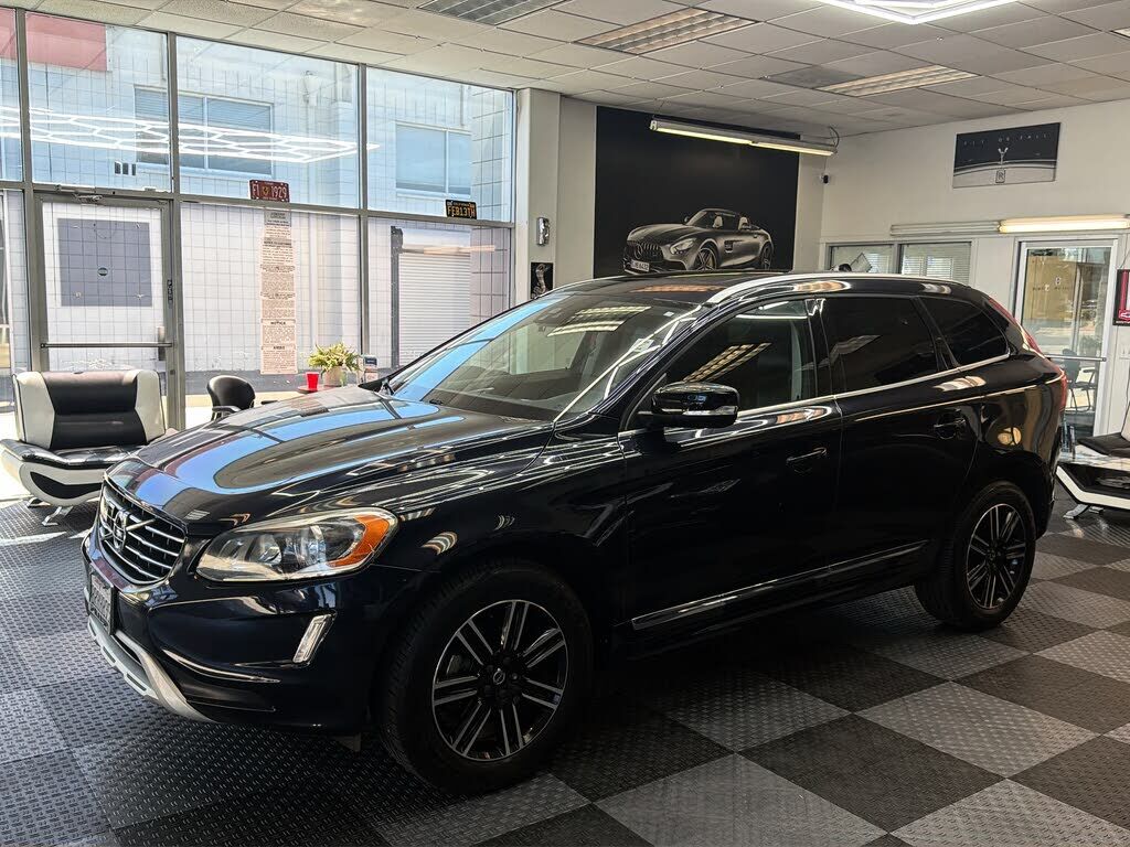2017 VOLVO XC60