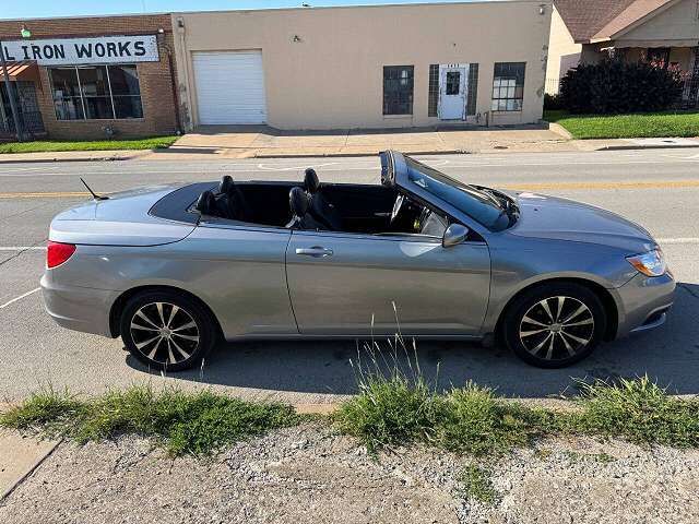 2013 CHRYSLER 200