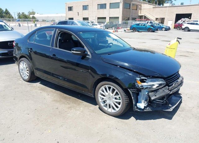 2011 VOLKSWAGEN Jetta