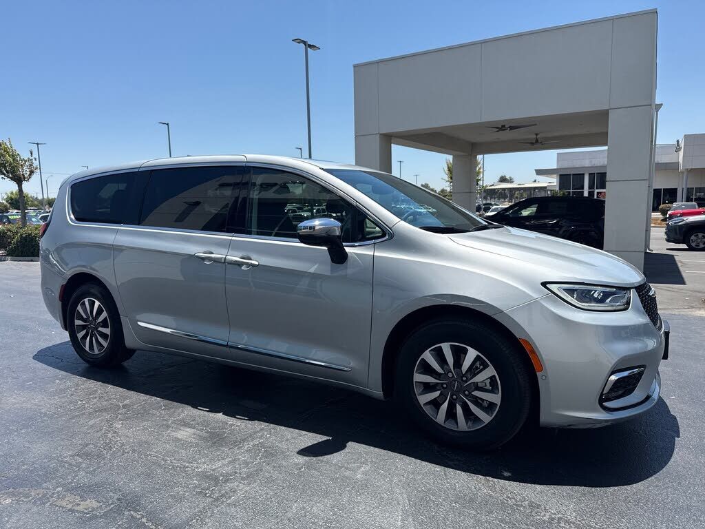 2023 CHRYSLER Pacifica