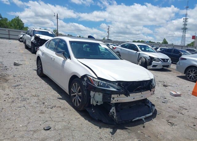 2019 LEXUS ES