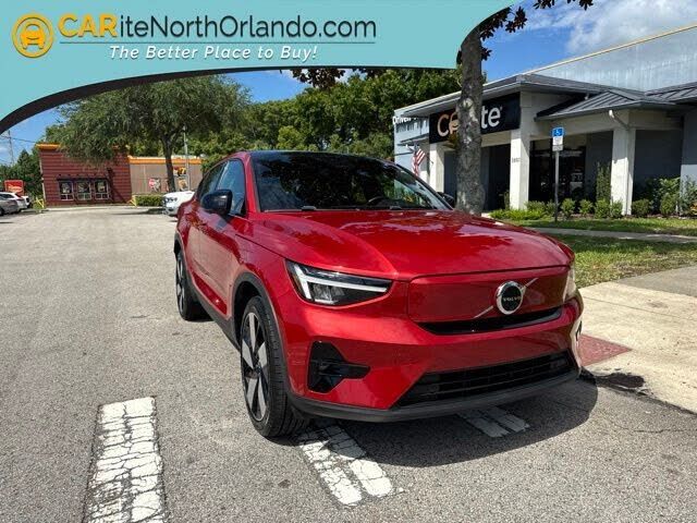 2023 VOLVO C40