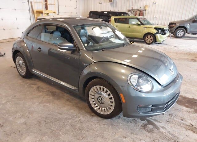 2016 VOLKSWAGEN Beetle