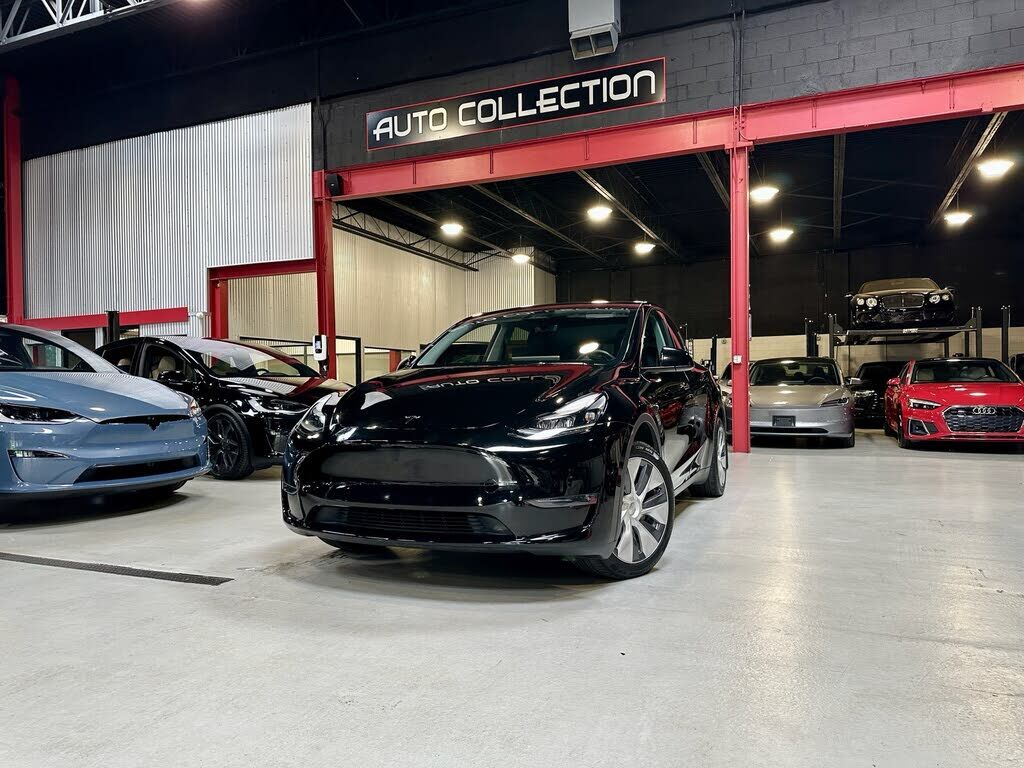 2024 TESLA Model Y