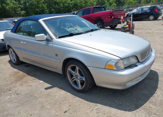 2002 VOLVO C70