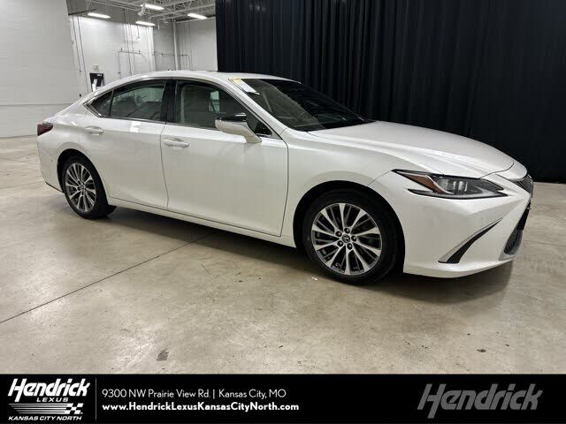 2019 LEXUS ES
