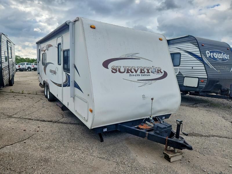 2011 FOREST RIVER Surveyor
