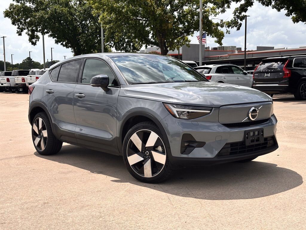 2023 VOLVO C40