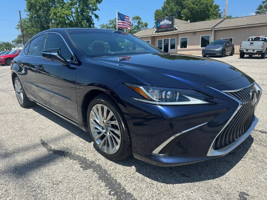 2019 LEXUS ES