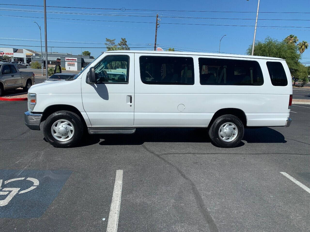 2012 FORD E-350
