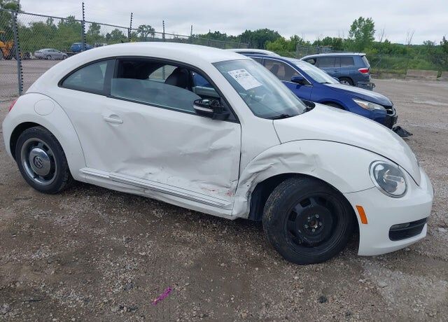 2012 VOLKSWAGEN Beetle