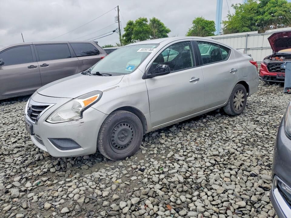 2015 NISSAN Versa