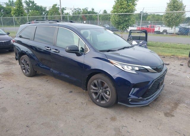 2022 TOYOTA Sienna