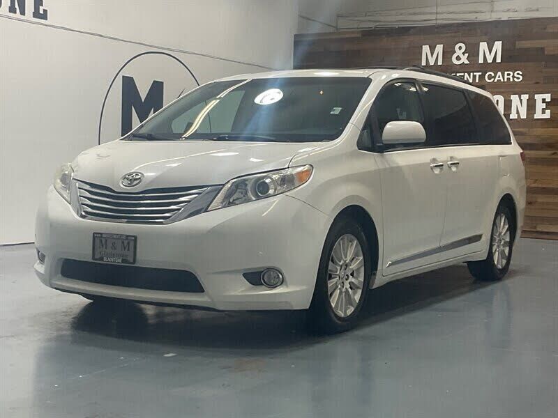 2011 TOYOTA Sienna