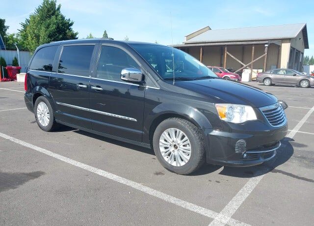 2013 CHRYSLER Town and Country