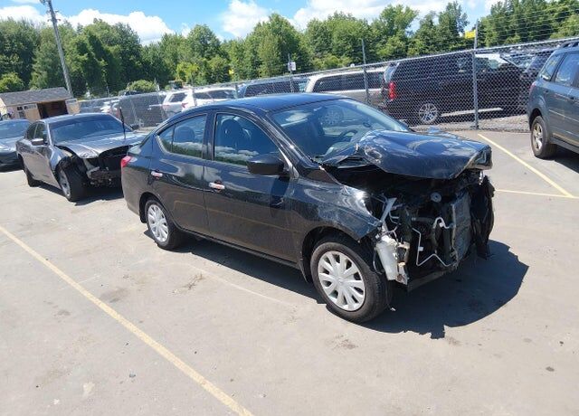 2016 NISSAN Versa
