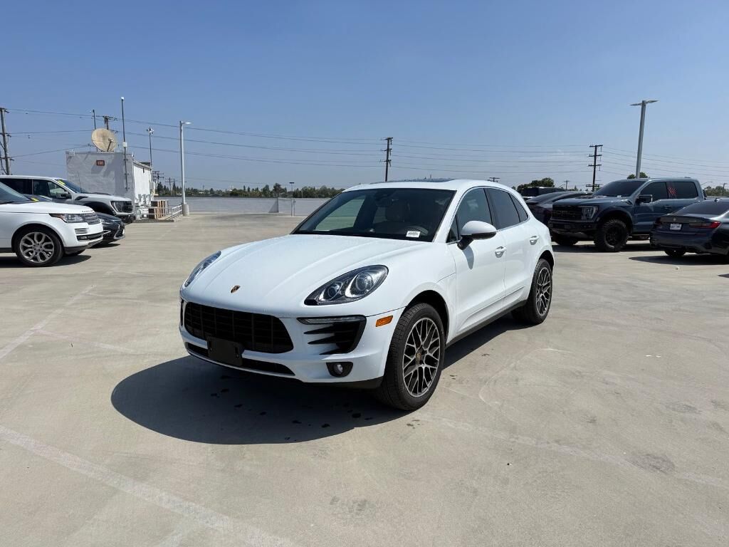 2018 PORSCHE Macan