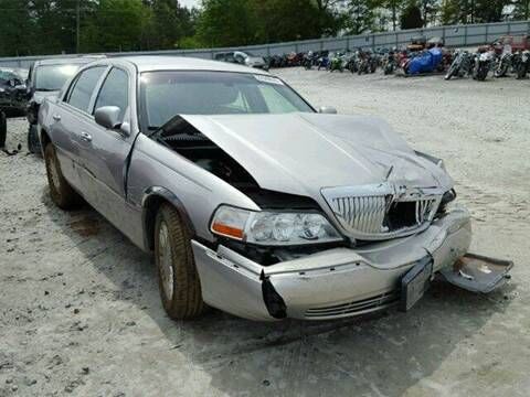 2011 LINCOLN Town Car