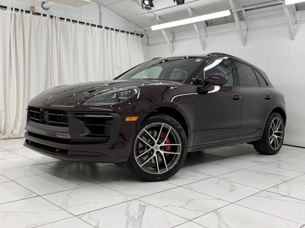 2026 PORSCHE Macan