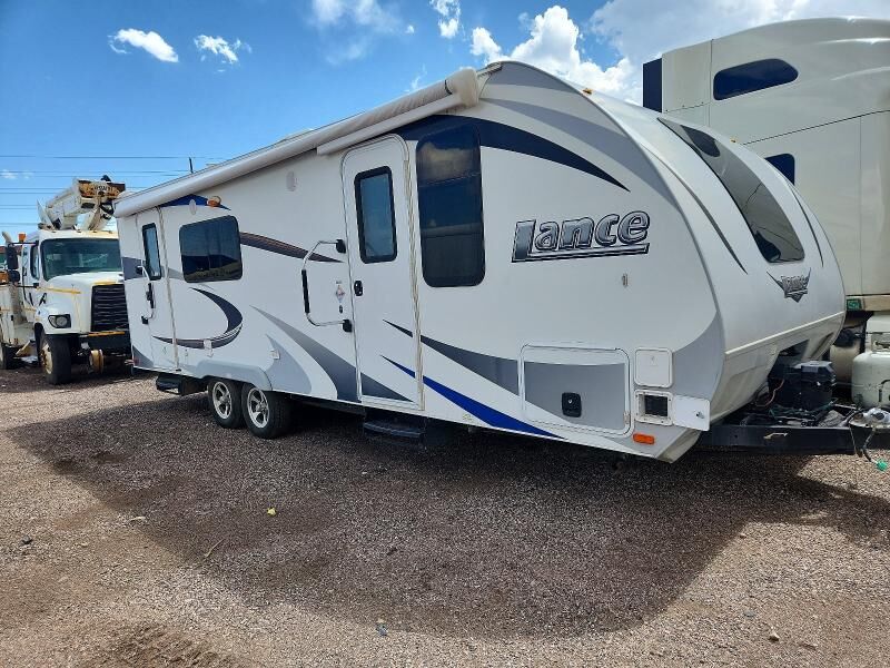 2017 LANCE CAMPER Lance Camper