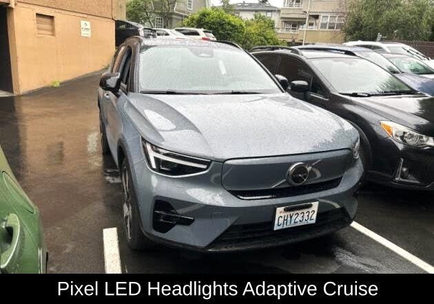 2023 VOLVO XC40