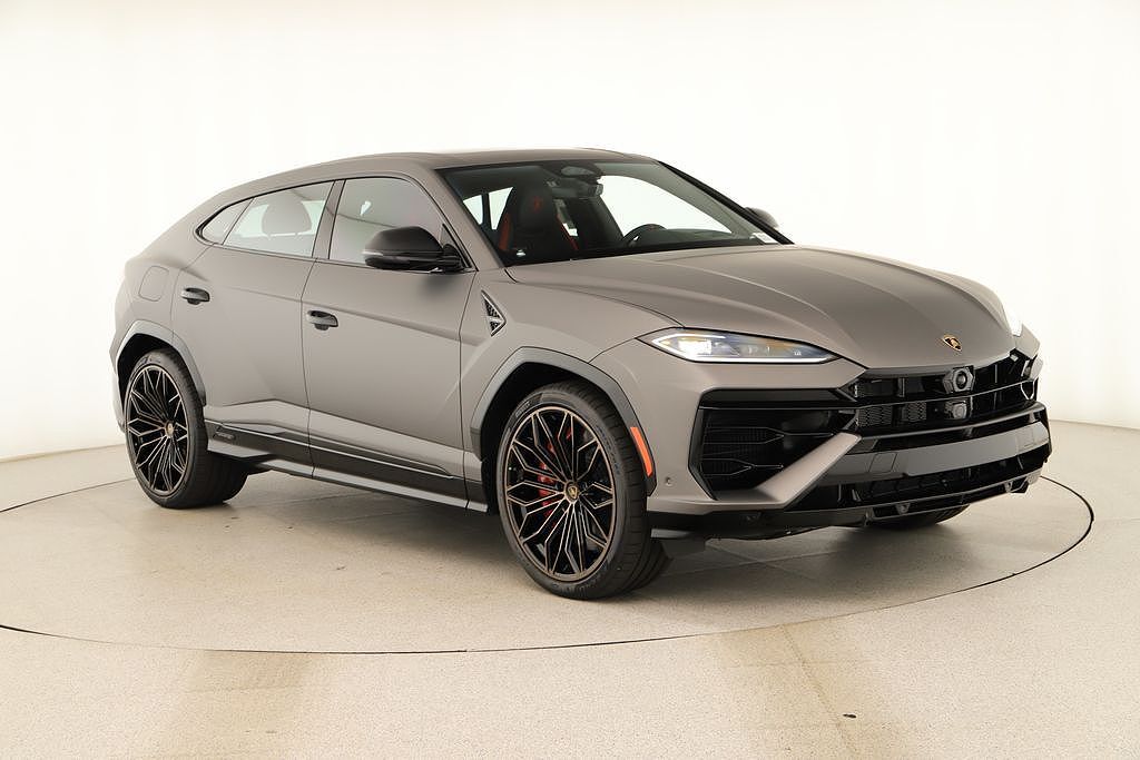 2026 LAMBORGHINI URUS