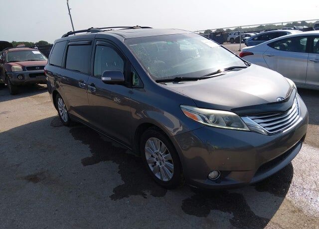 2015 TOYOTA Sienna