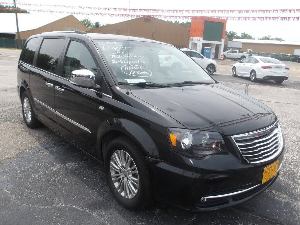 2014 CHRYSLER Town and Country