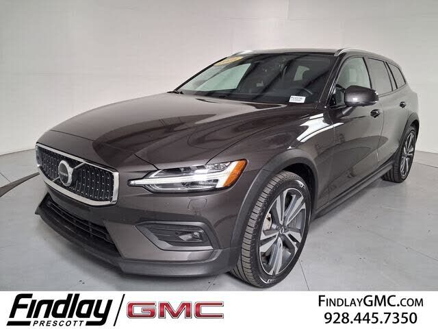 2025 VOLVO V60CC