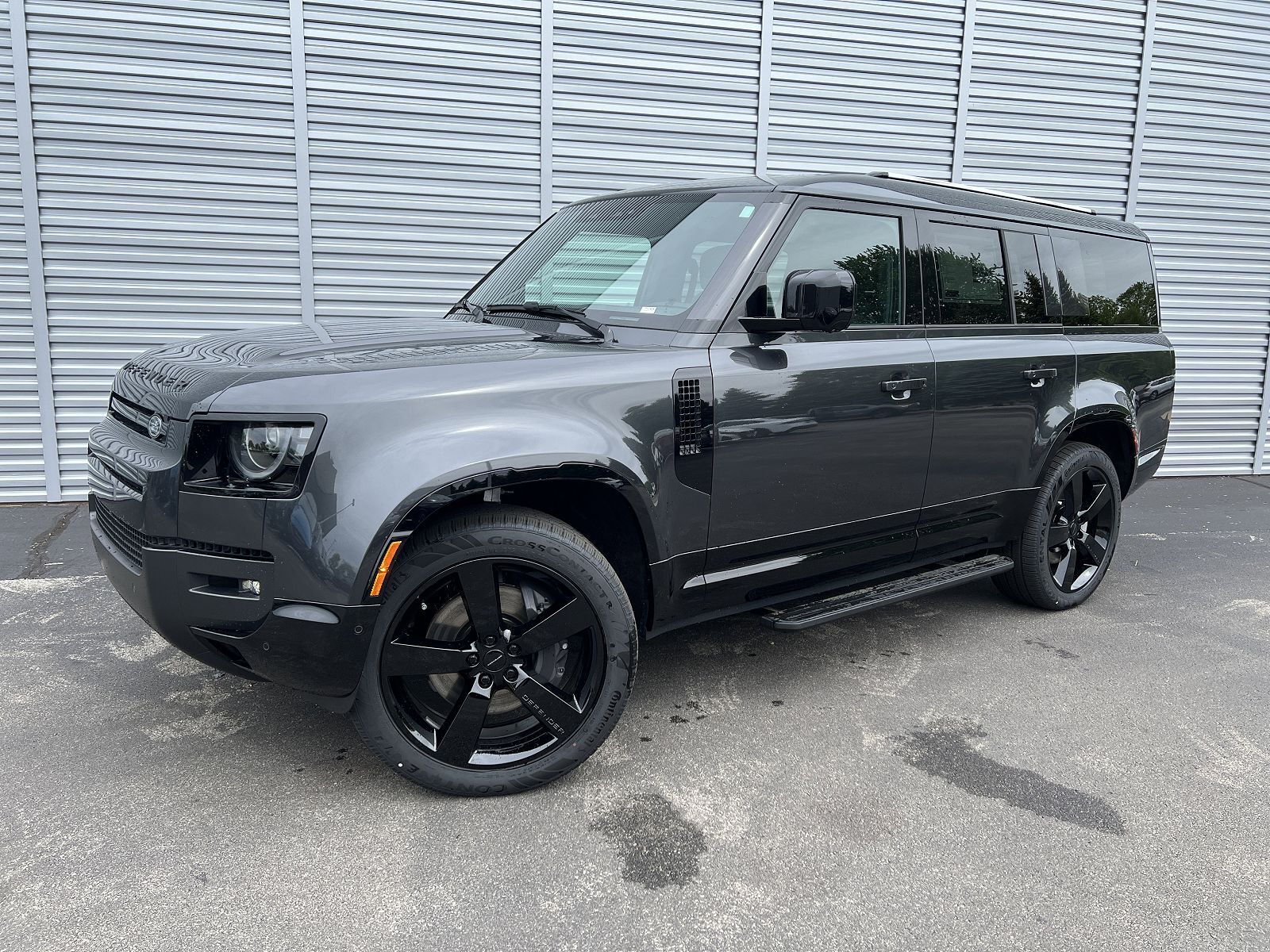 2026 LAND ROVER Defender