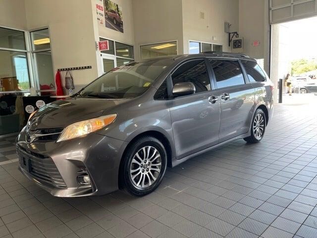 2018 TOYOTA Sienna