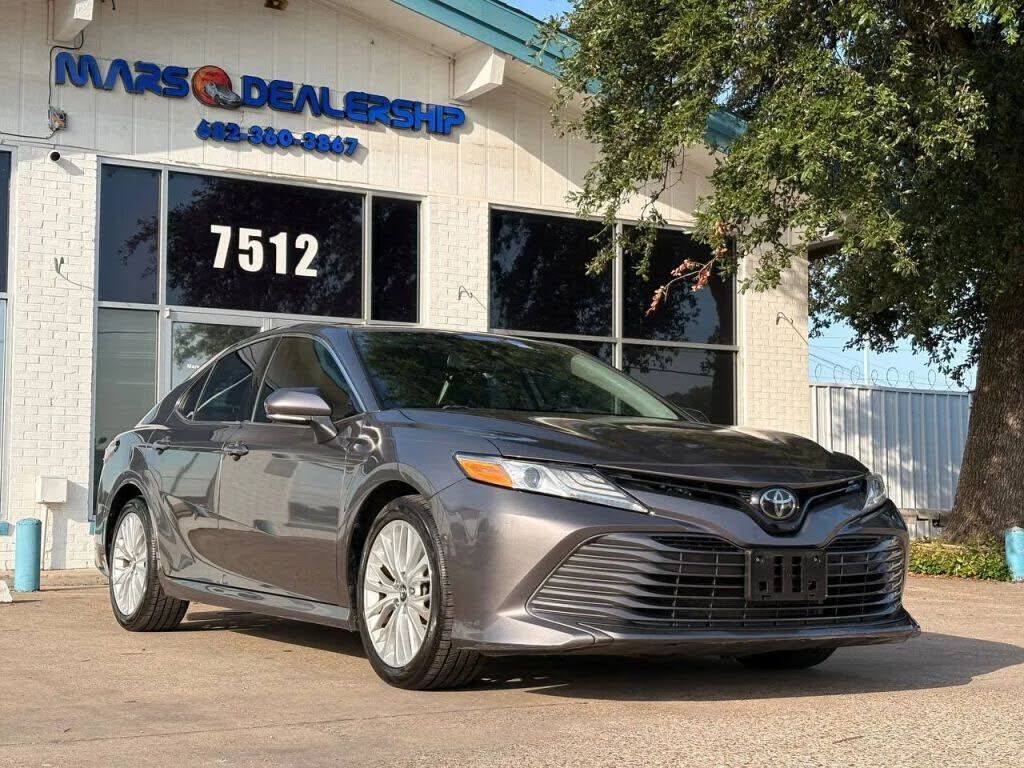 2019 TOYOTA Camry