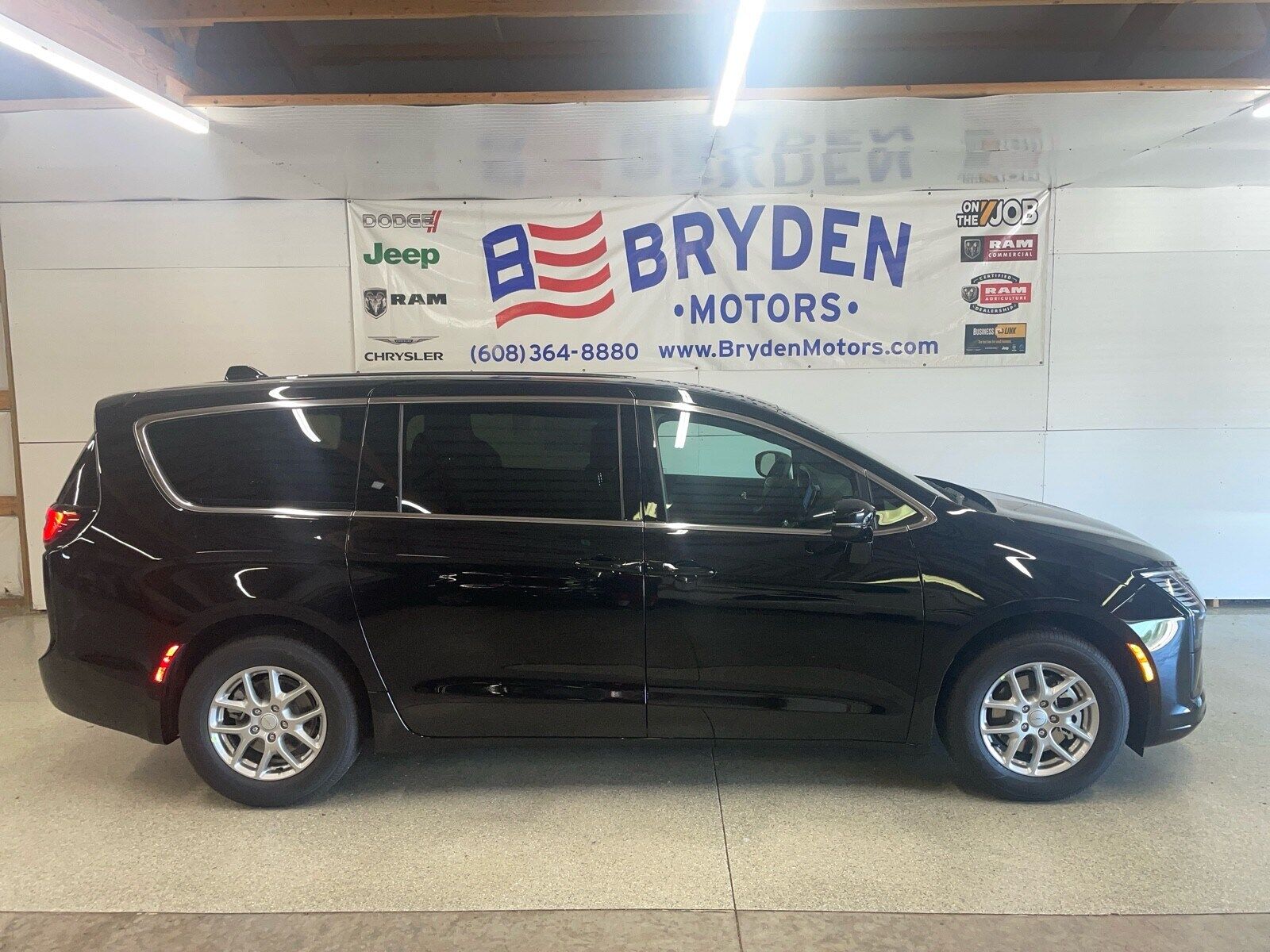 2027 CHRYSLER Pacifica