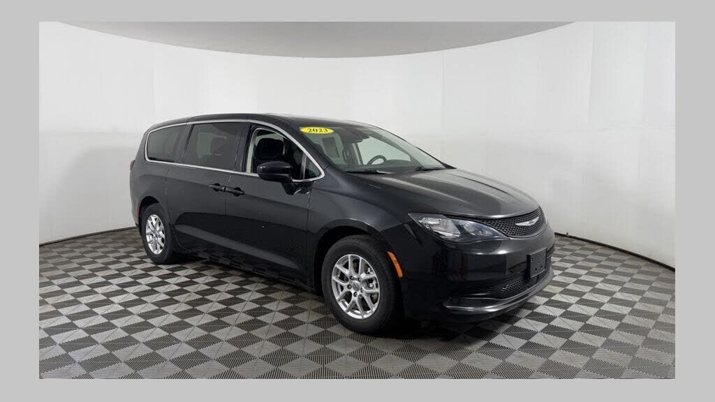 2023 CHRYSLER Voyager