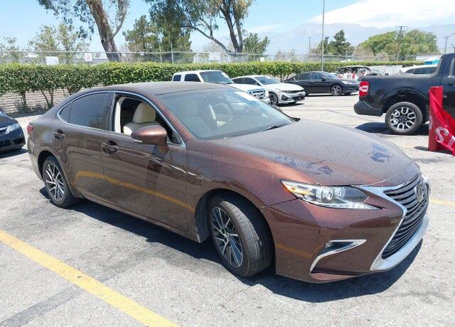 2017 LEXUS ES